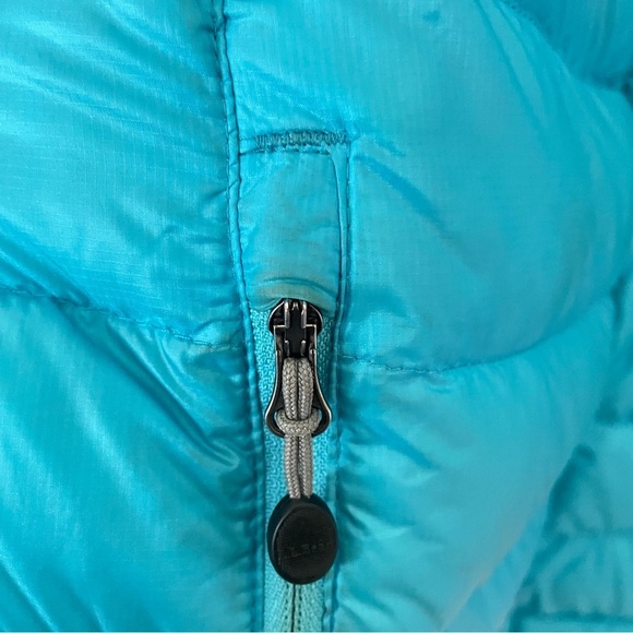 L.L. Bean Ultralight 850 Down Aqua Puffer Hooded Jacket Coat Women’s Medium Reg - Picture 7 of 13